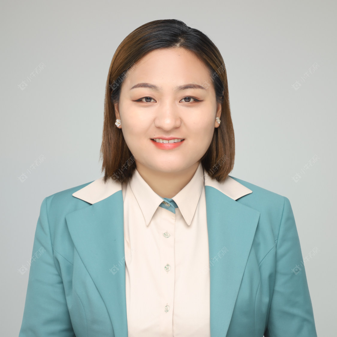 丁何芳 二手经纪人丁何芳