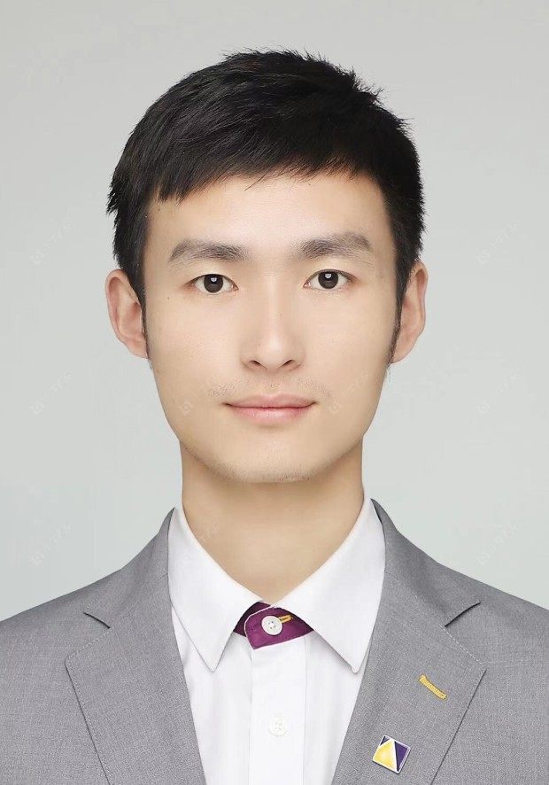 二手经纪人杨春平