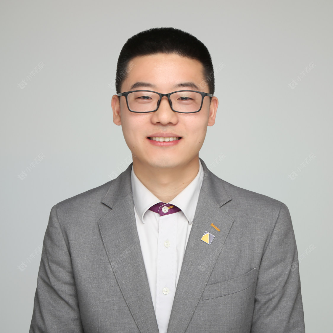 楼盘经纪人董跃