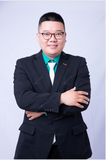 楼盘经纪人王亮